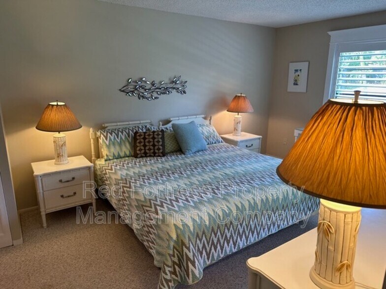 Building Photo - 7113 Quail Run Ct W