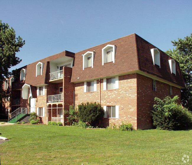 Alternate Building View - Brandywine Court Condo Apartments