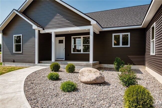 Building Photo - 6251 Meadow Dr