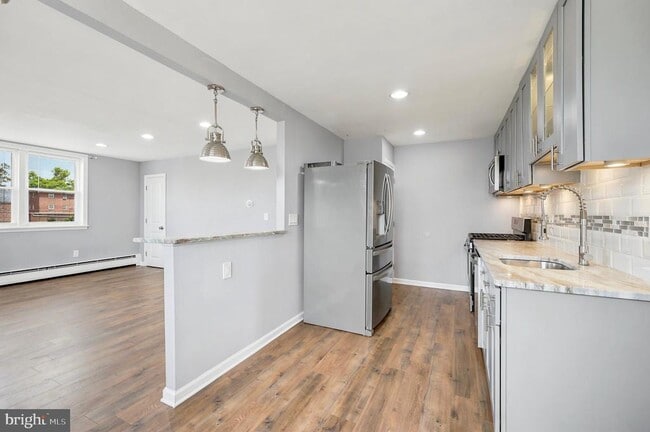 Building Photo - 7947 Ferndale St
