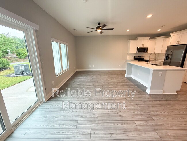 Building Photo - 10 S Laird Dr