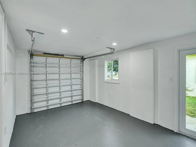 Building Photo - 2573 Conroy Dr