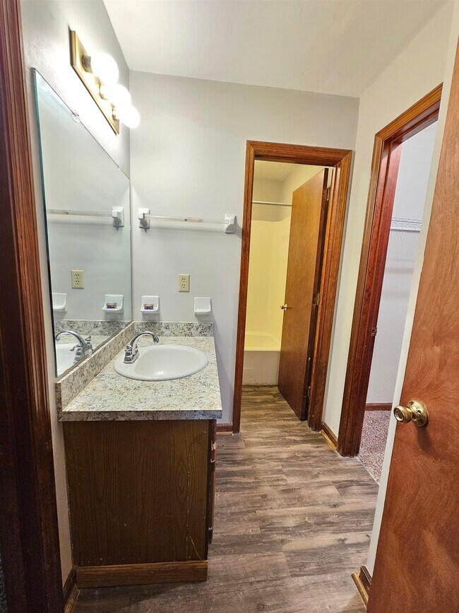 Building Photo - 2917 Woodrich Dr