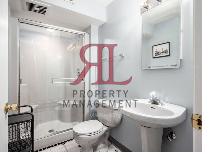 Building Photo - 362 W 4th Ave