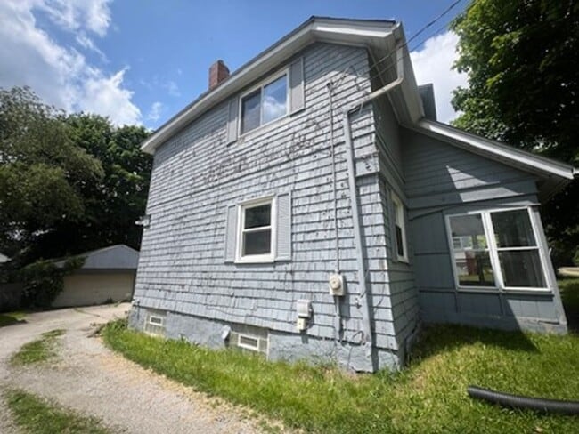 Building Photo - 228 Bowmanville St
