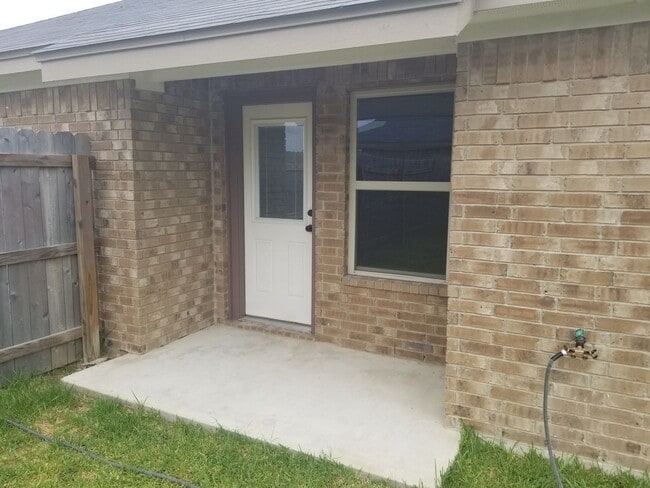 Building Photo - 4302 Hunters Pl Dr