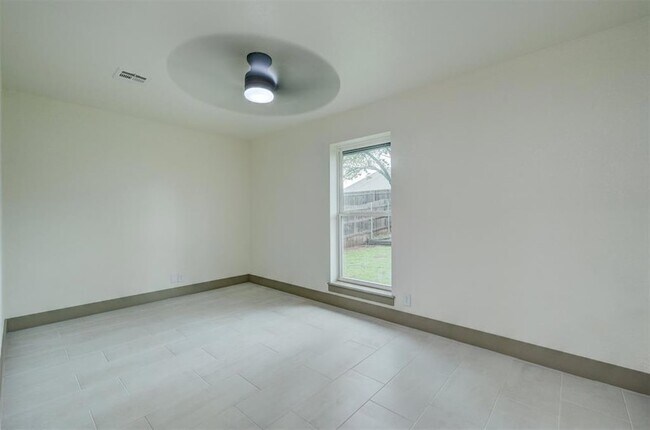 Building Photo - 3616 Burlington Dr