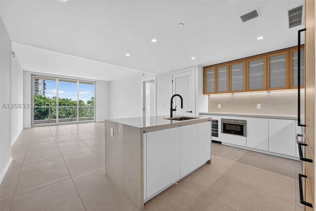 Building Photo - 2200 Brickell Ave