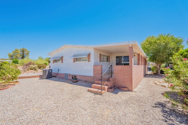 Building Photo - 10675 N Kilimanjaro Ave