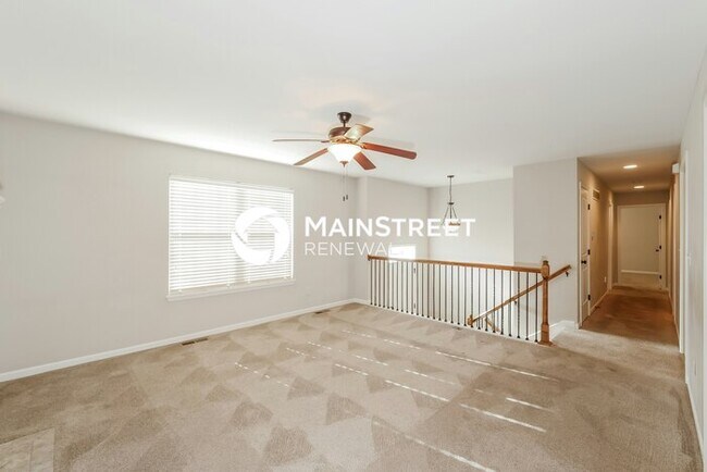 Building Photo - 4 Bedroom Pet-Friendly Home in Independence, MO with Main Street Renewal