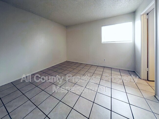 Building Photo - 1831 W Mulberry Dr