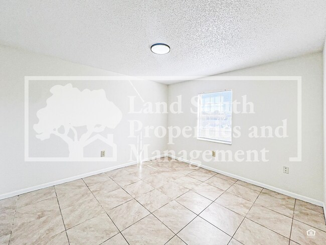 Building Photo - 5824 Charlton Dr