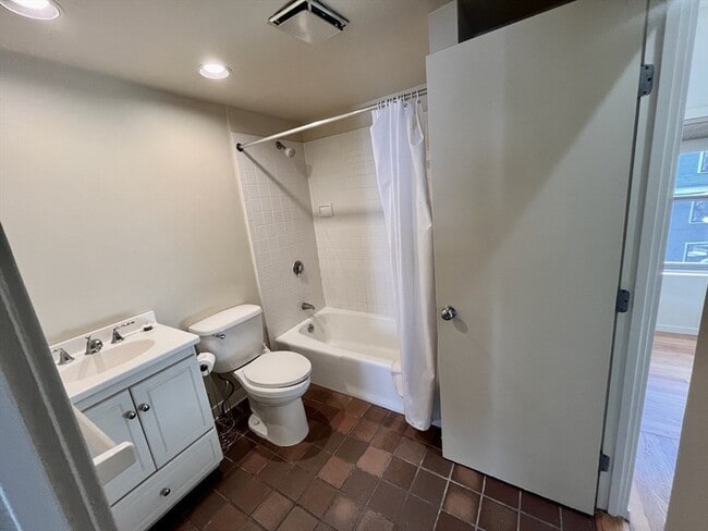 Building Photo - 44 Gorham St