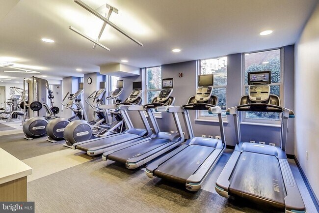 Building Photo - 717 President St