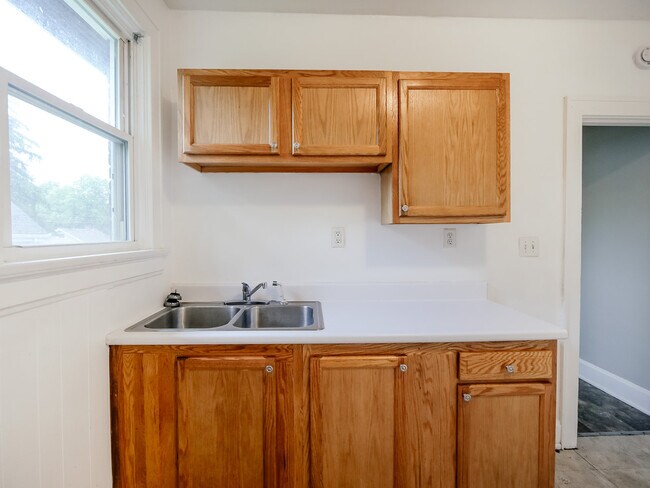 Building Photo - 2730 Shaffer Ave