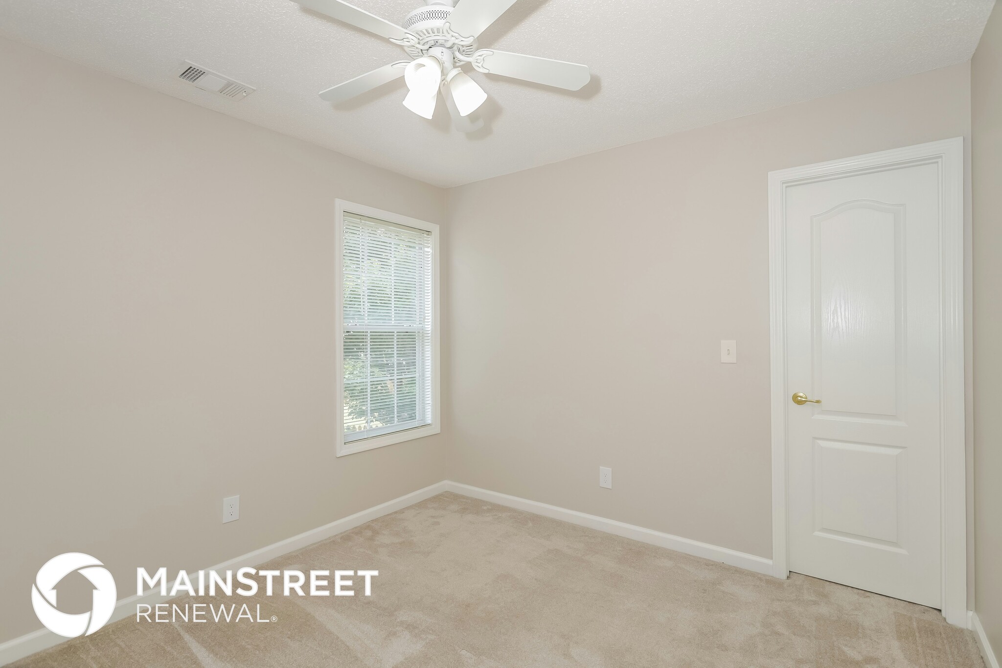 Building Photo - 1352 Vine Cir