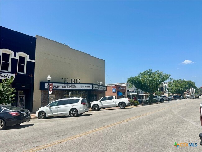 Building Photo - 140 E San Antonio St
