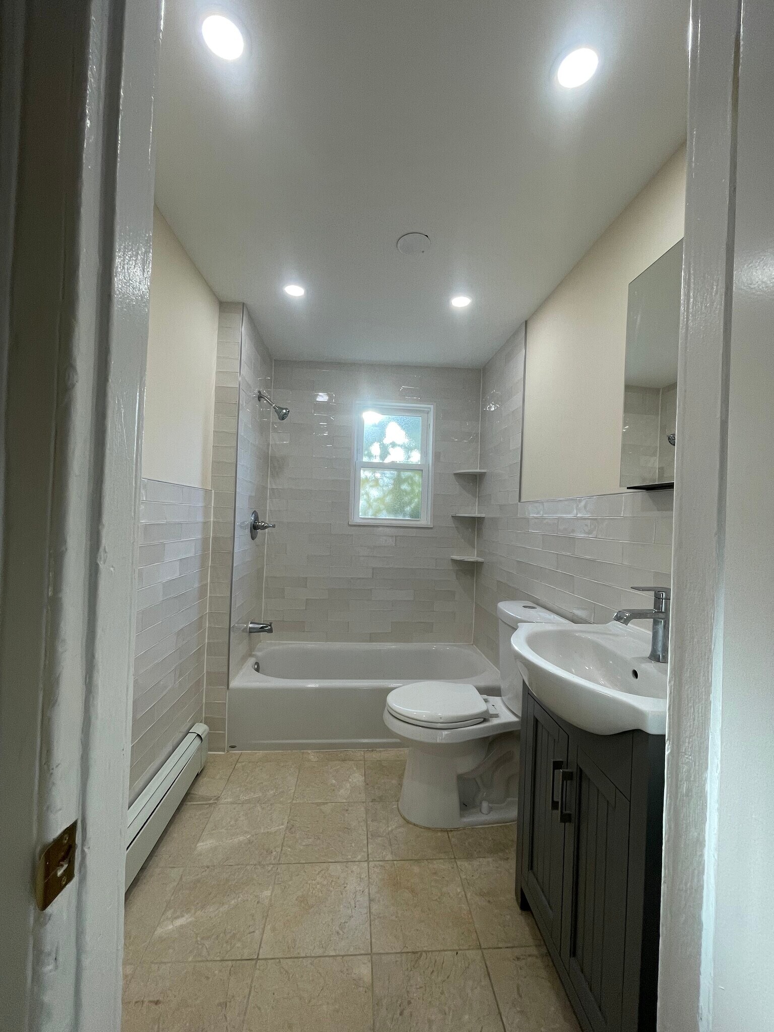 Building Photo - 19 Henry St