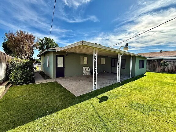 Building Photo - Move-in ready