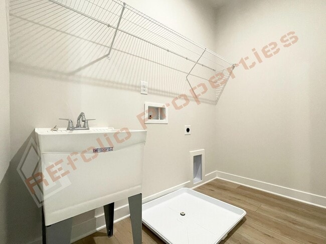 Building Photo - Beautiful brand new 3-Story Townhome | 4 B...