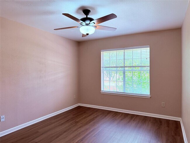 Building Photo - 845 Augusta Dr