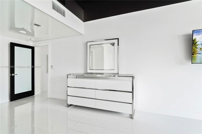 Building Photo - 4020 Galt Ocean Dr