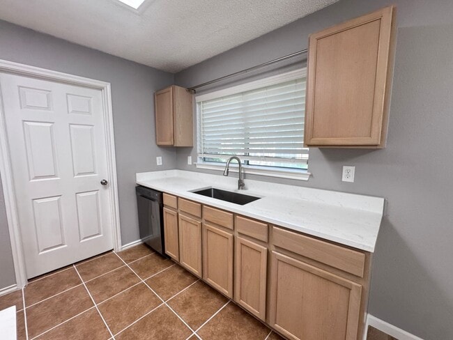 Building Photo - 10431 Westfield Pl