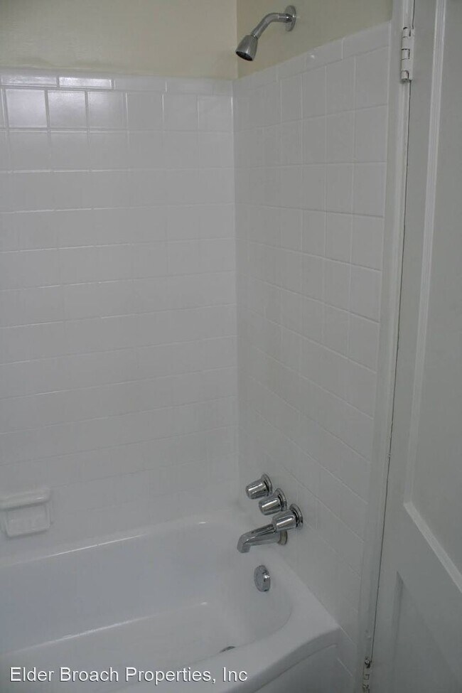 Building Photo - 2 br, 1 bath House - 547 E. Woodlawn Road