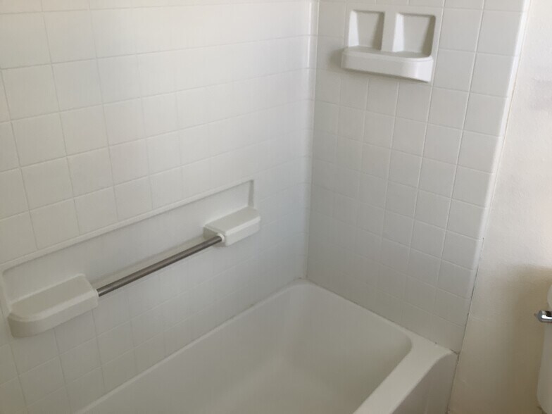 Building Photo - 1833 Chicoma Rd NE