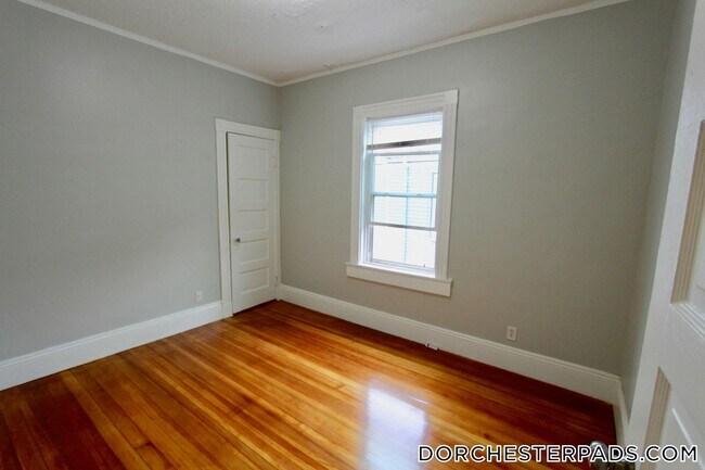 Building Photo - 137 Pleasant St