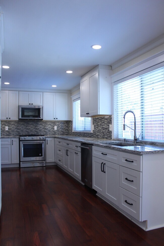 Building Photo - 9100 Castlebar Way