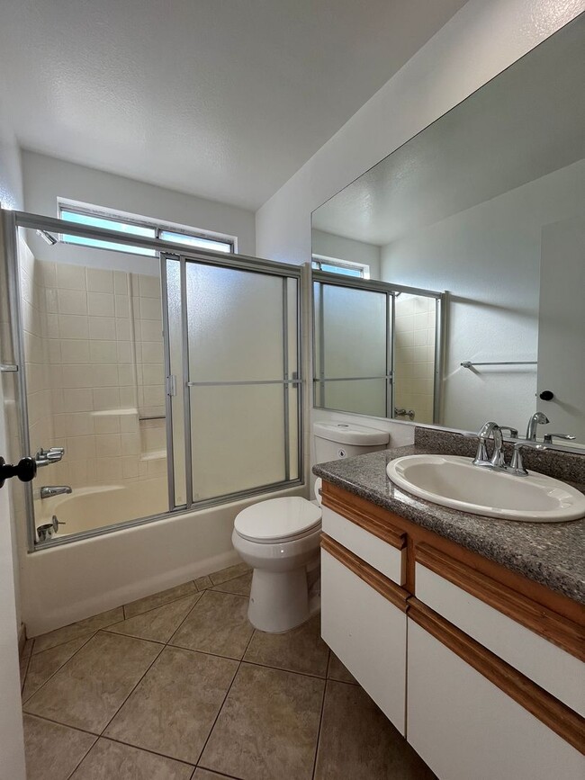 Building Photo - Pet Friendly, 3+2 w/balcony, parking + in-...