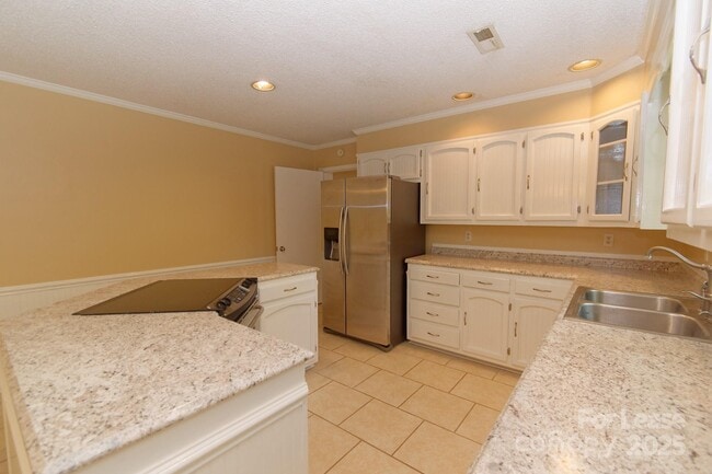 Building Photo - 416 W Pine St