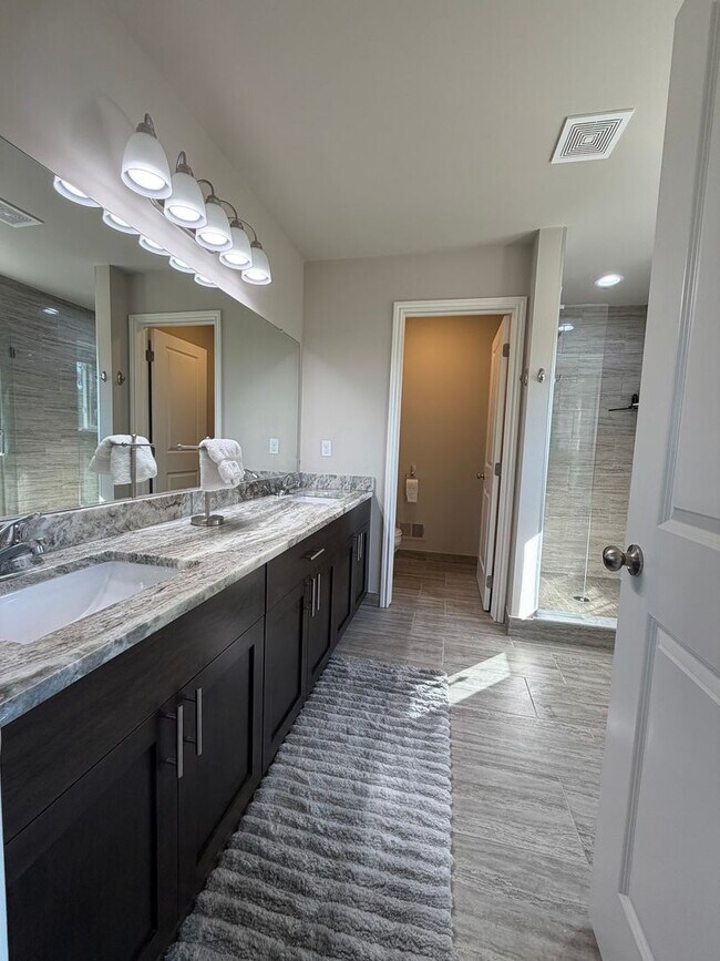 Building Photo - 13776 Grandeur Ave