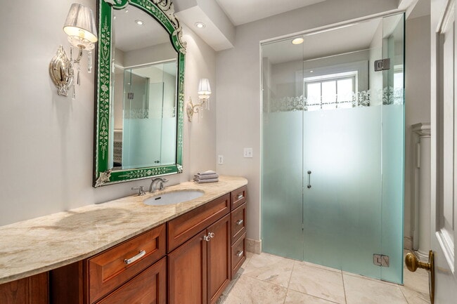 Building Photo - 5135 Ellsworth Ave