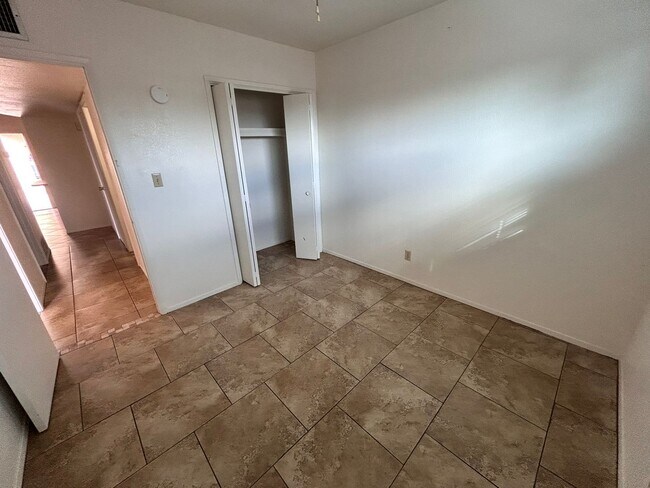 Building Photo - 2 bedroom 1 bath unit with laundry room, enclosed yard and carport.