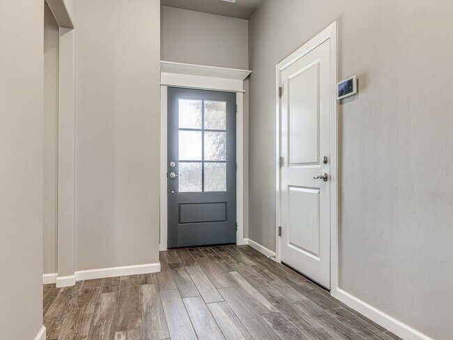 Building Photo - Newer Home in Ironstone + 3 bedrooms + 2 bathrooms + Edmond Schools