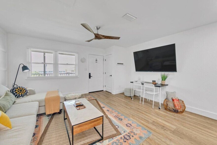 Building Photo - 312 Bream Ave