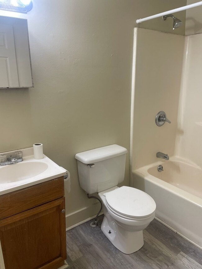 Building Photo - Knoxville 37921 - Charming 3-Bedroom, 1 Bath Home in Knoxville – Available Now! - Contact Lisa Vi...