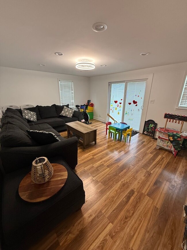 Building Photo - Charming Renovated Home for Rent