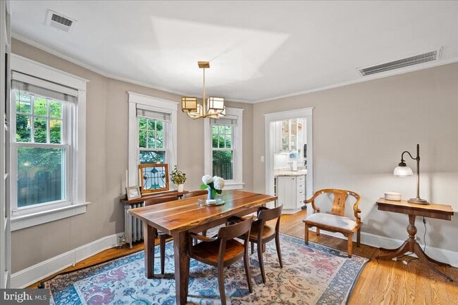 Building Photo - 23 E Walnut St