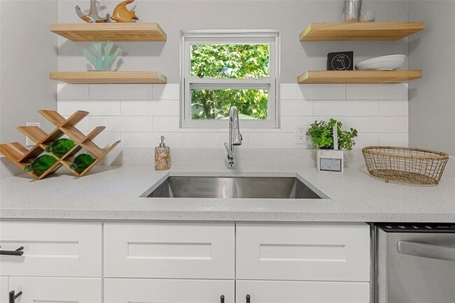 Building Photo - 1606 E Osborne Ave