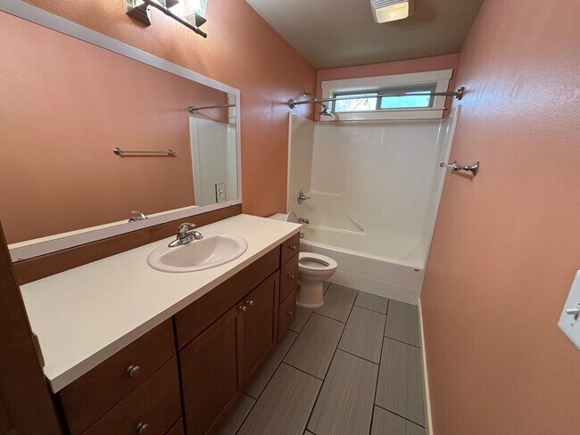 Building Photo - 1689 Aaron Dr