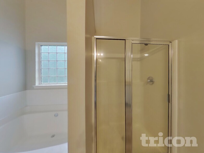 Building Photo - 821 Monroe Ct