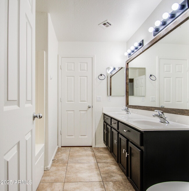 Building Photo - 2586 W Bartlett Way