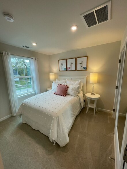 Building Photo - 420 Park Ave