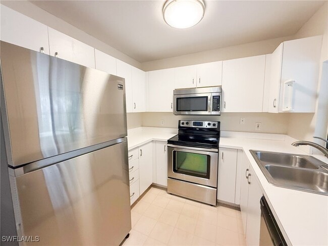 Building Photo - 4661 5th Ave SW