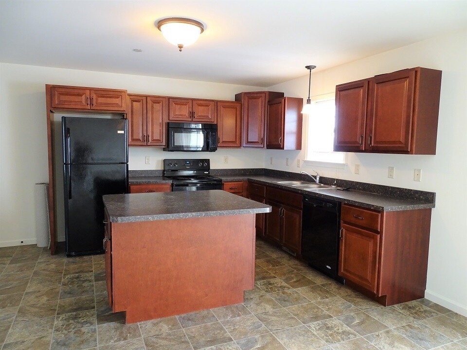 Building Photo - 344 Meadow View Dr