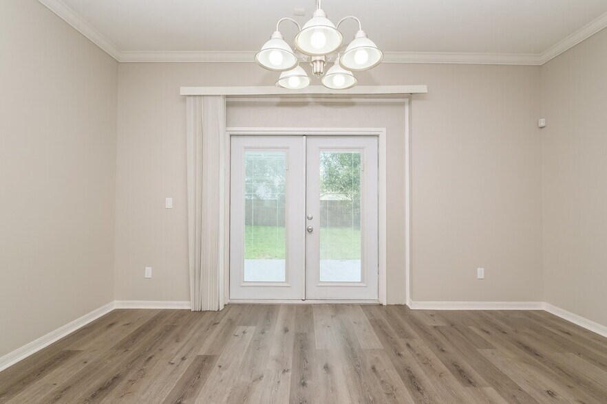 Building Photo - 6637 Cambridge Park Dr