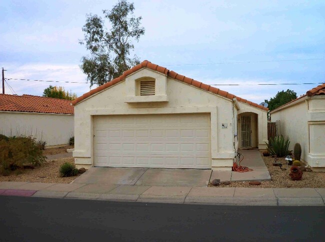 Primary Photo - 2314 E Evans Dr